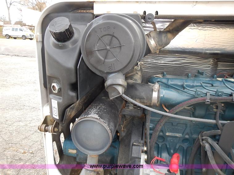 image for item J6326 2002 Bobcat 331D compact excavator