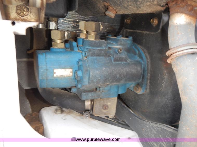 image for item J6326 2002 Bobcat 331D compact excavator