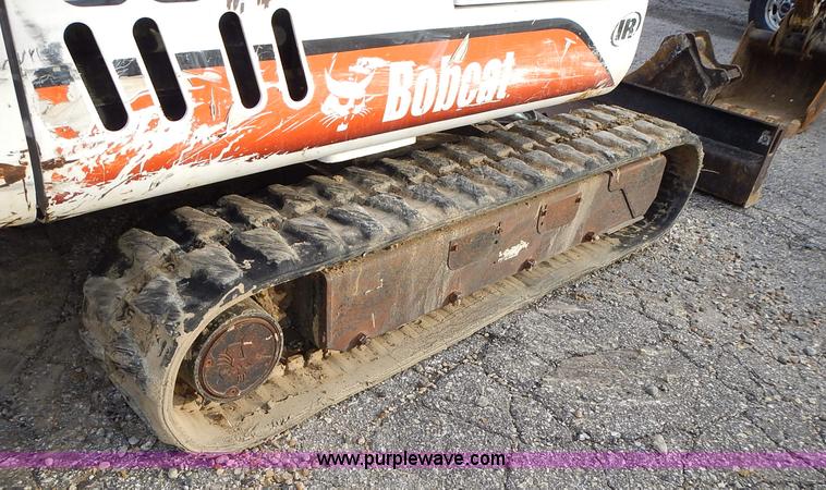 image for item J6326 2002 Bobcat 331D compact excavator