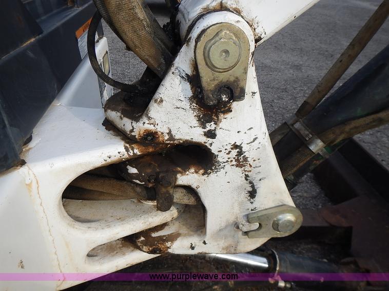 image for item J6326 2002 Bobcat 331D compact excavator