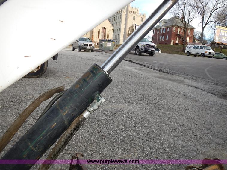 image for item J6326 2002 Bobcat 331D compact excavator