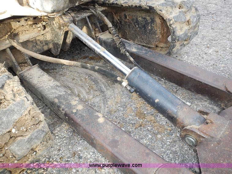 image for item J6326 2002 Bobcat 331D compact excavator