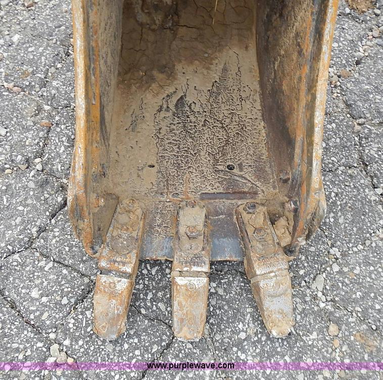 image for item J6326 2002 Bobcat 331D compact excavator