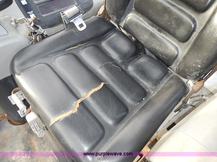 image for item J6326 2002 Bobcat 331D compact excavator