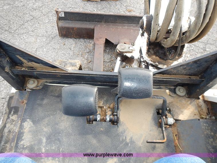 image for item J6326 2002 Bobcat 331D compact excavator