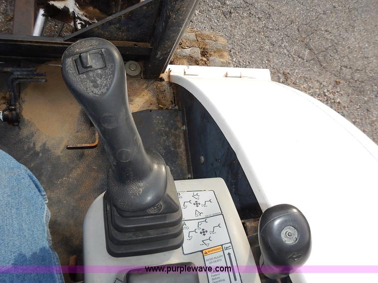 image for item J6326 2002 Bobcat 331D compact excavator