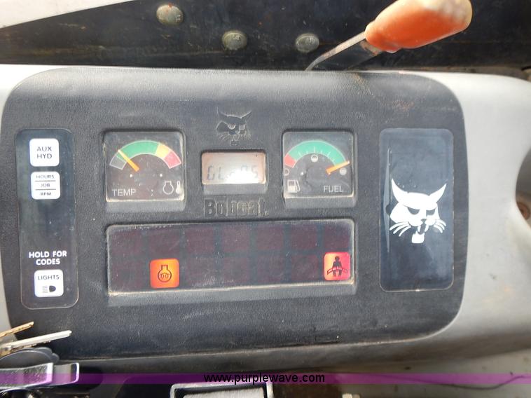 image for item J6326 2002 Bobcat 331D compact excavator