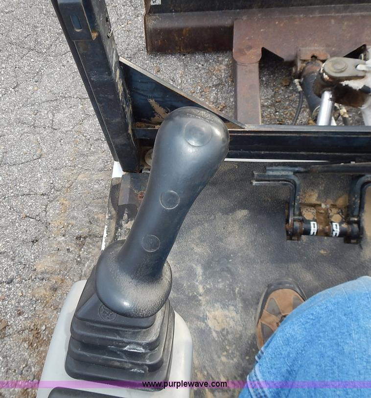 image for item J6326 2002 Bobcat 331D compact excavator