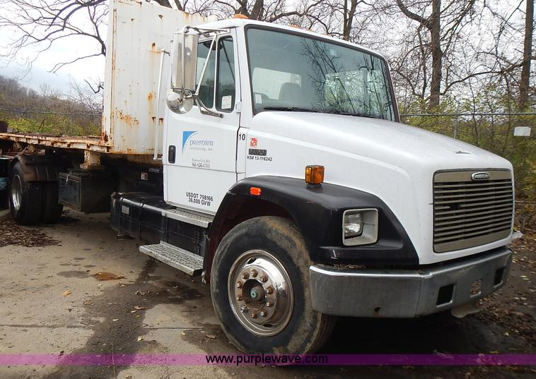 image for item J6341 1997 Freightliner FL70 rollback truck