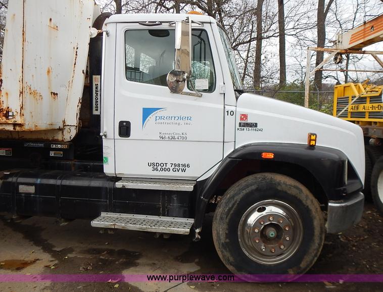 image for item J6341 1997 Freightliner FL70 rollback truck