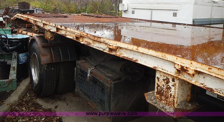 image for item J6341 1997 Freightliner FL70 rollback truck