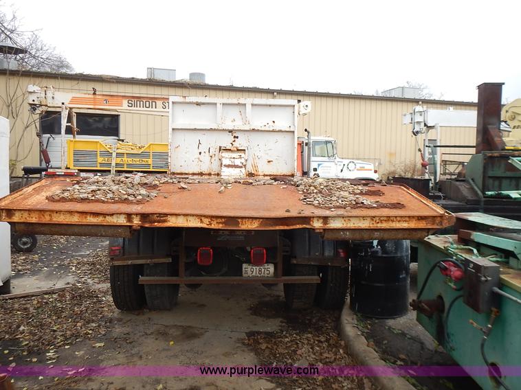 image for item J6341 1997 Freightliner FL70 rollback truck