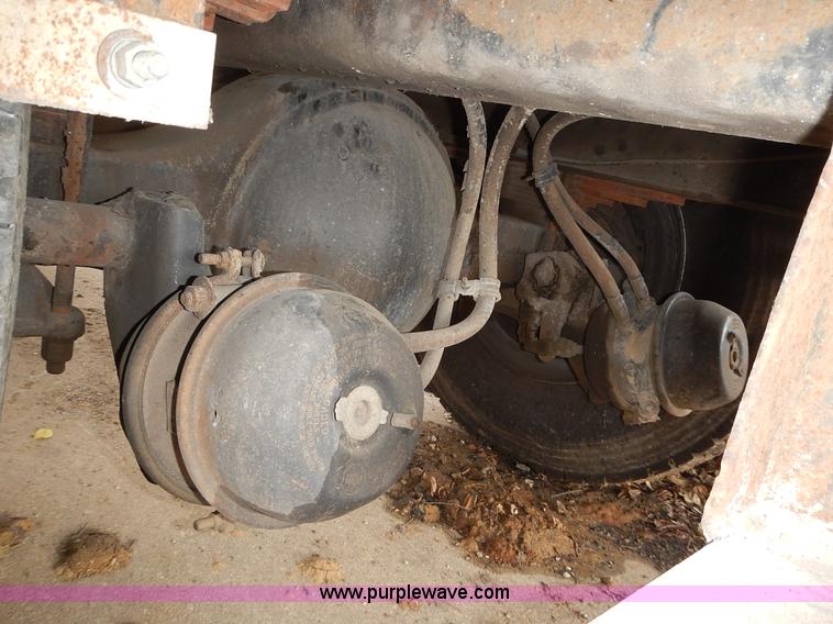 image for item J6341 1997 Freightliner FL70 rollback truck