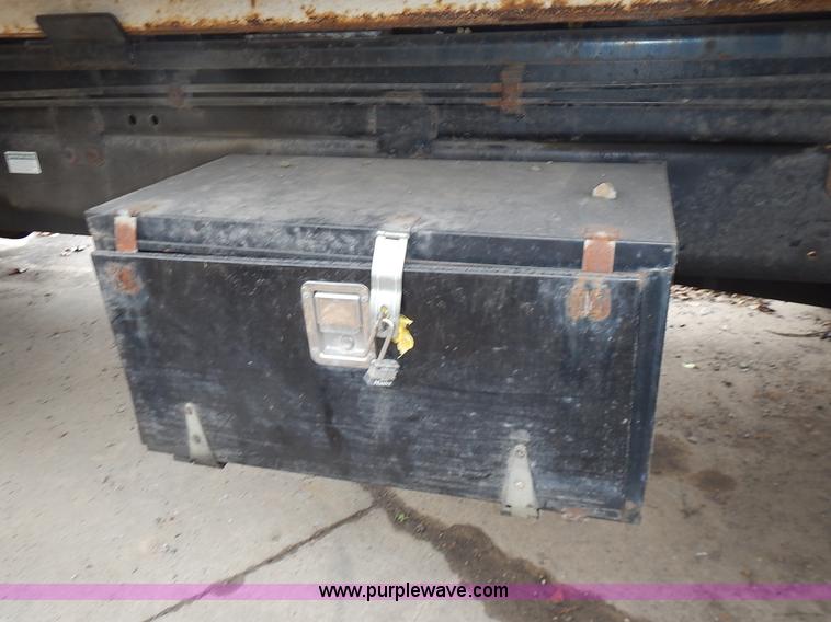 image for item J6341 1997 Freightliner FL70 rollback truck