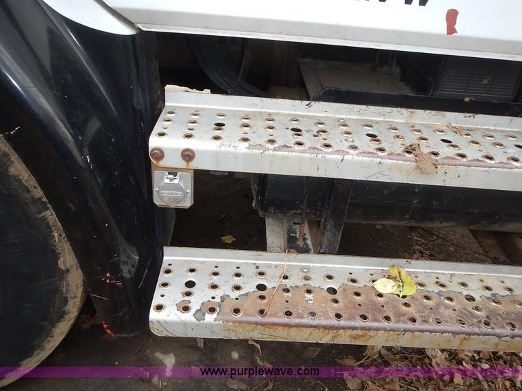 image for item J6341 1997 Freightliner FL70 rollback truck