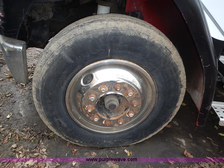 image for item J6341 1997 Freightliner FL70 rollback truck