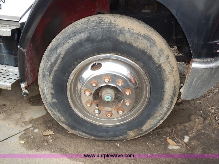 image for item J6341 1997 Freightliner FL70 rollback truck