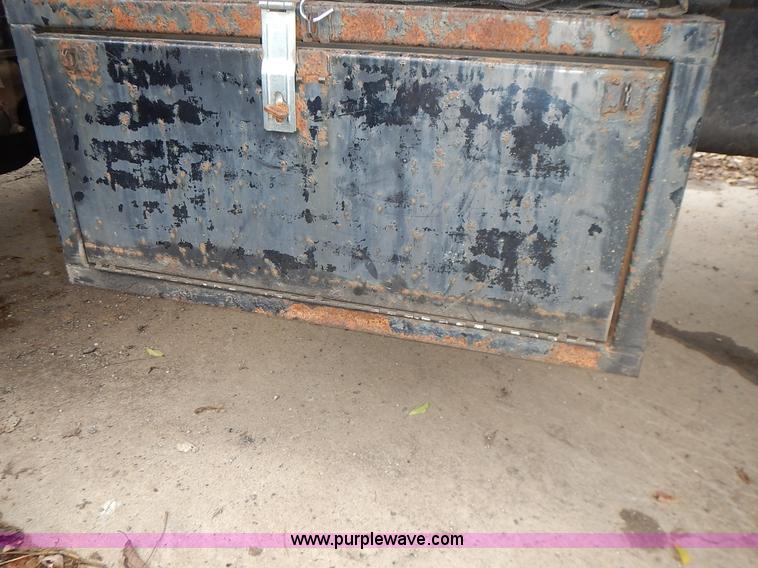 image for item J6341 1997 Freightliner FL70 rollback truck