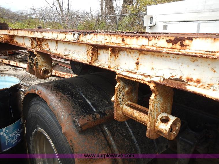 image for item J6341 1997 Freightliner FL70 rollback truck