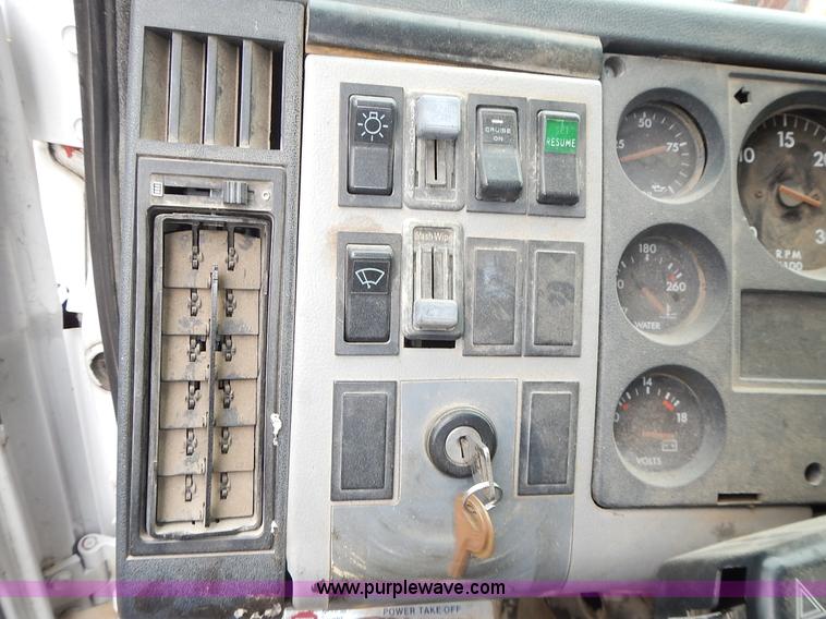 image for item J6341 1997 Freightliner FL70 rollback truck