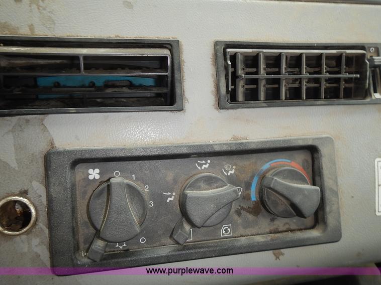 image for item J6341 1997 Freightliner FL70 rollback truck