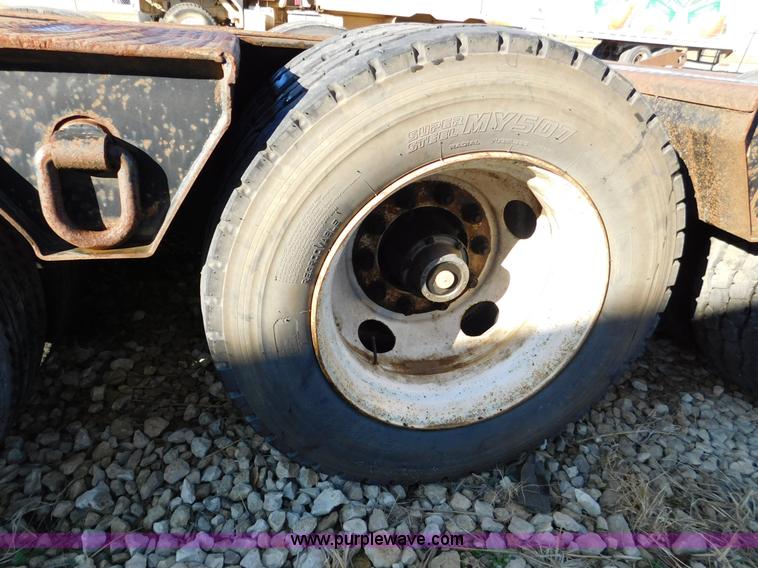 image for item J7482 2006 Eager Beaver 55 GLS lowboy equipment trailer