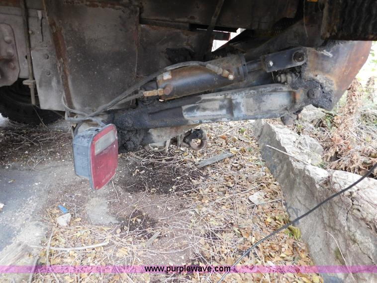 image for item J7486 1983 Ford F600 flatbed truck