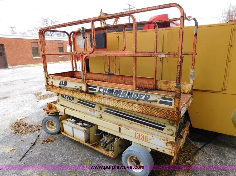 image for item J7487 1996 JLG CM2033 Scissor lift