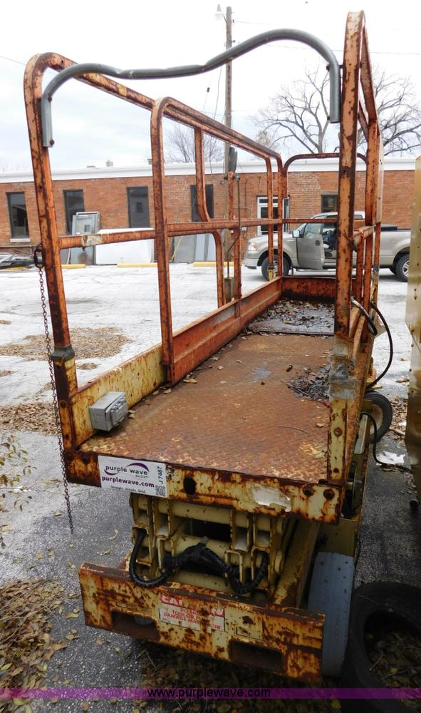 image for item J7487 1996 JLG CM2033 Scissor lift