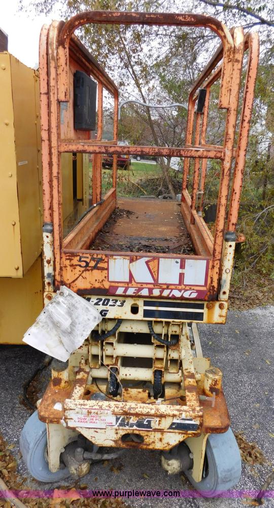 image for item J7487 1996 JLG CM2033 Scissor lift