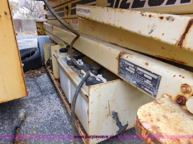 image for item J7487 1996 JLG CM2033 Scissor lift