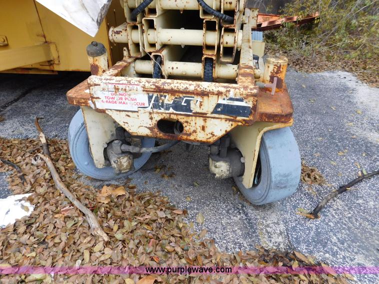 image for item J7487 1996 JLG CM2033 Scissor lift