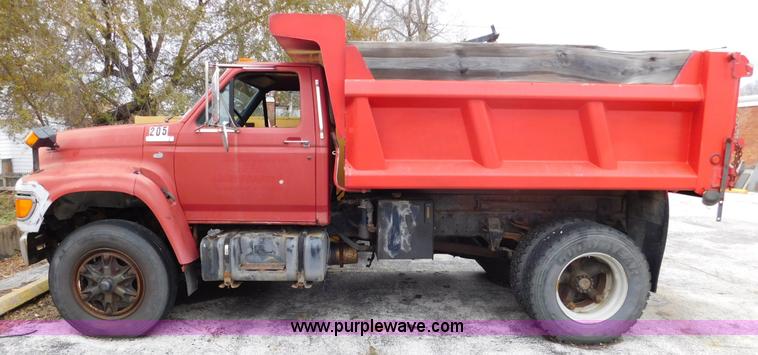 image for item J7489 1995 Ford F700 dump truck