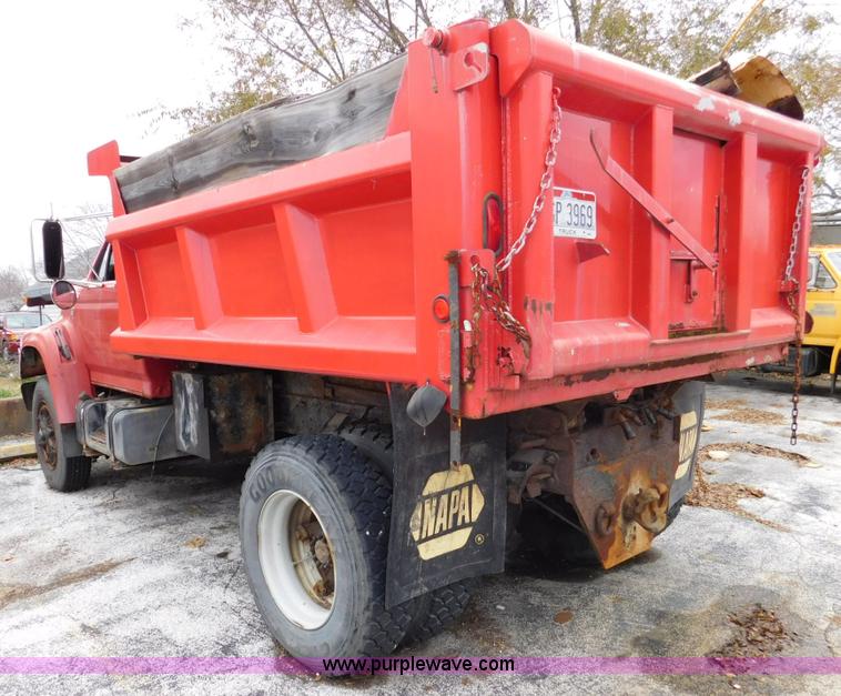 image for item J7489 1995 Ford F700 dump truck