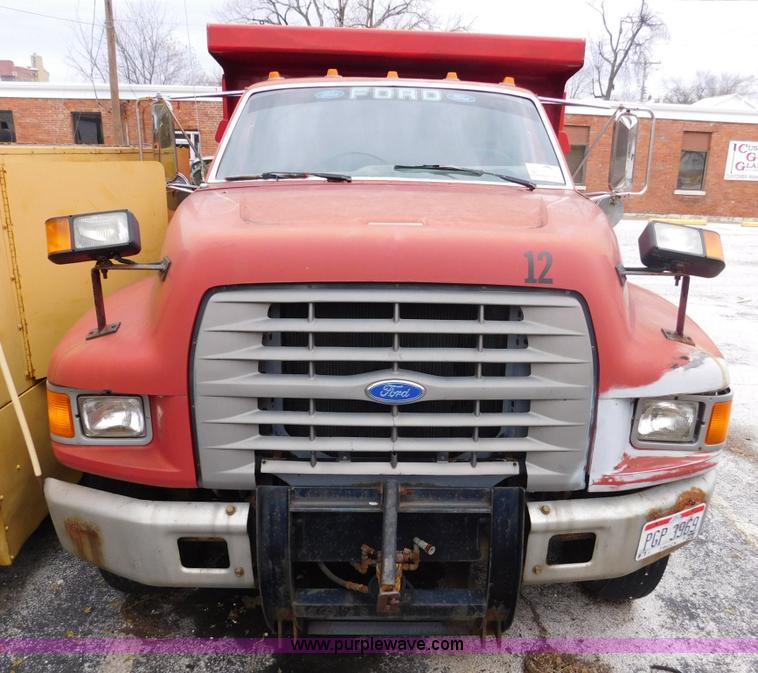 image for item J7489 1995 Ford F700 dump truck
