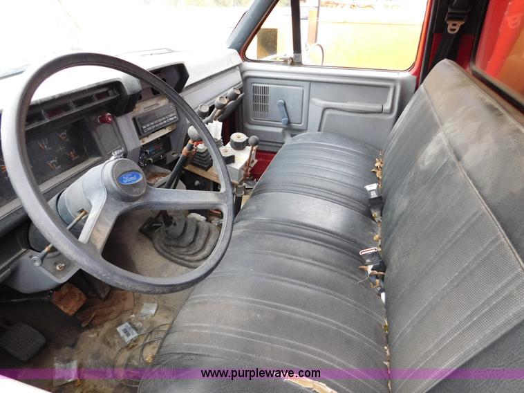 image for item J7489 1995 Ford F700 dump truck