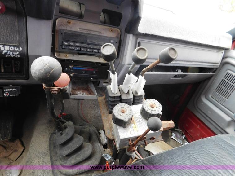 image for item J7489 1995 Ford F700 dump truck