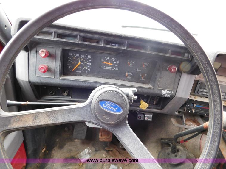 image for item J7489 1995 Ford F700 dump truck