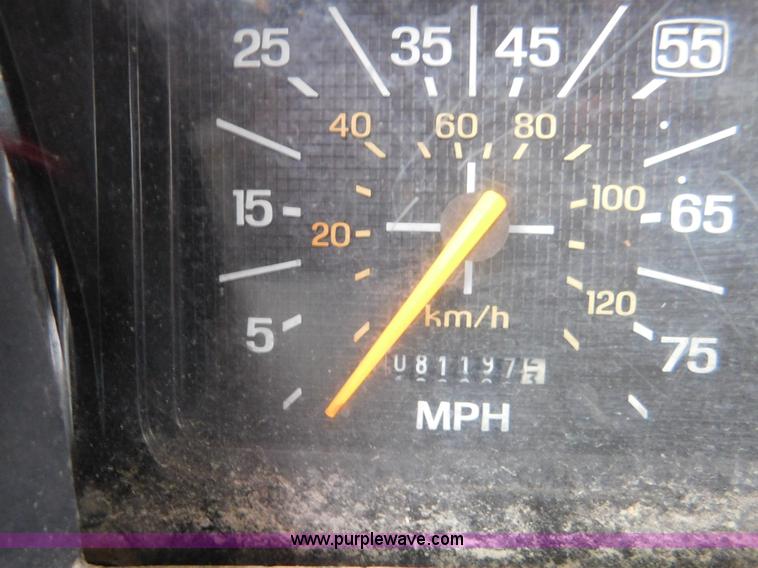 image for item J7489 1995 Ford F700 dump truck