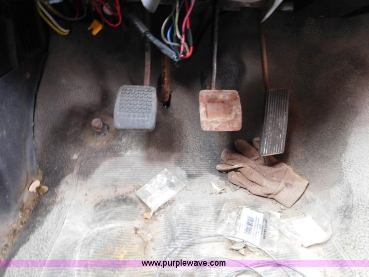 image for item J7489 1995 Ford F700 dump truck