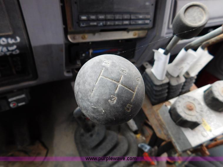 image for item J7489 1995 Ford F700 dump truck