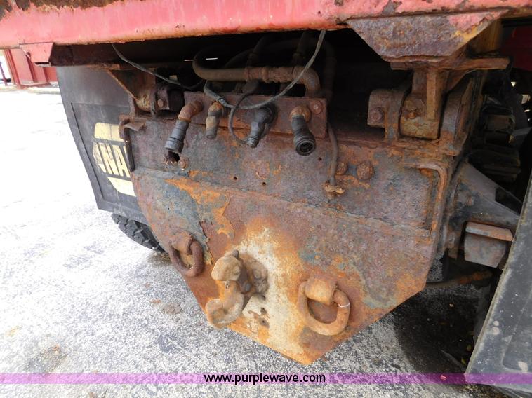 image for item J7489 1995 Ford F700 dump truck