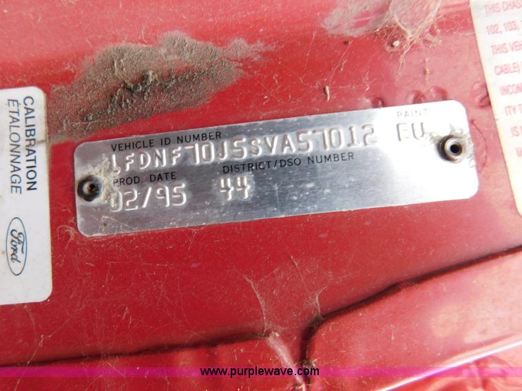 image for item J7489 1995 Ford F700 dump truck