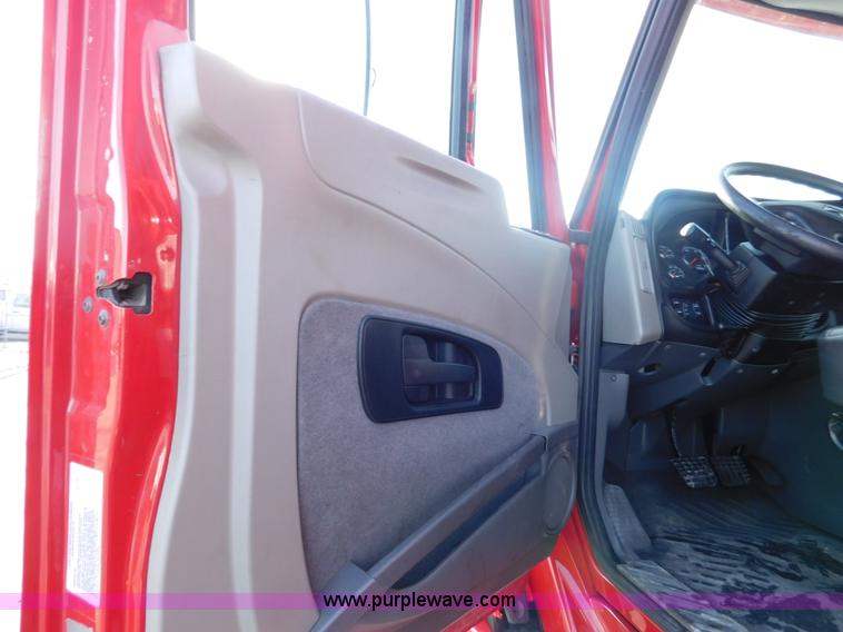 image for item J7491 2012 International ProStar semi truck