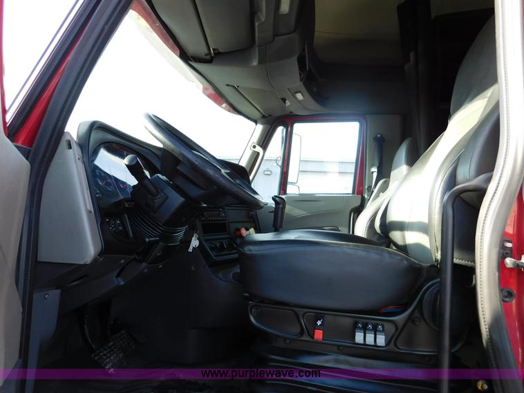 image for item J7491 2012 International ProStar semi truck