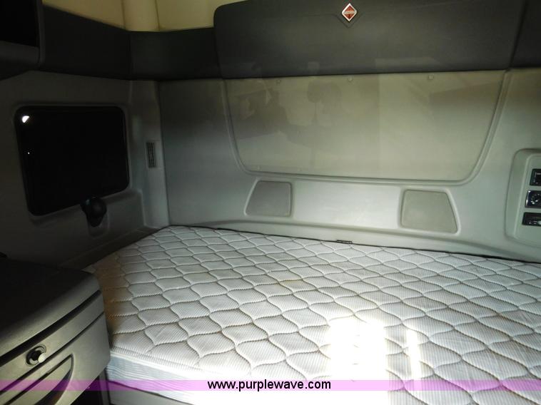 image for item J7491 2012 International ProStar semi truck