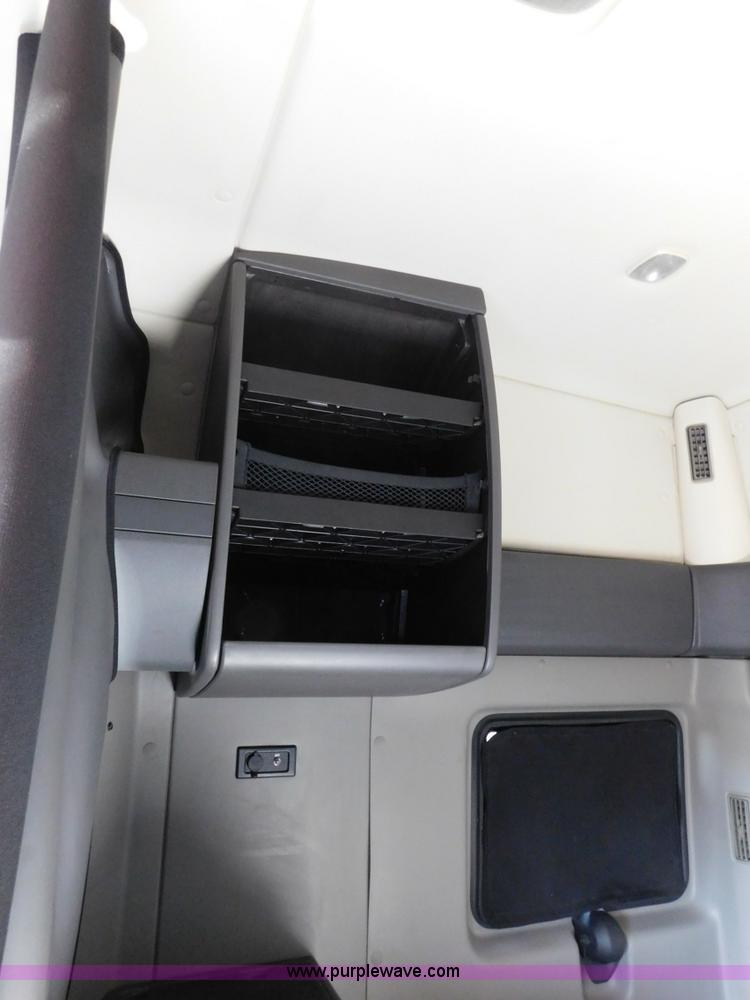 image for item J7491 2012 International ProStar semi truck