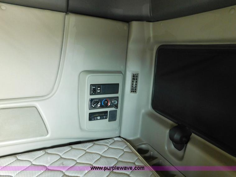 image for item J7491 2012 International ProStar semi truck