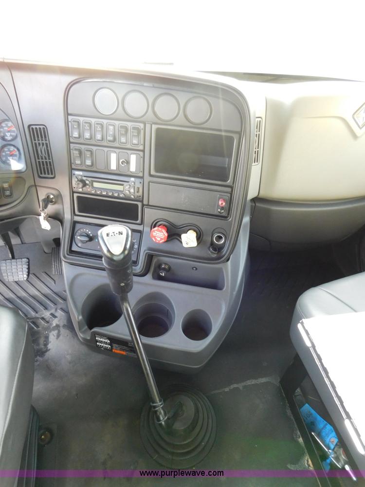 image for item J7491 2012 International ProStar semi truck