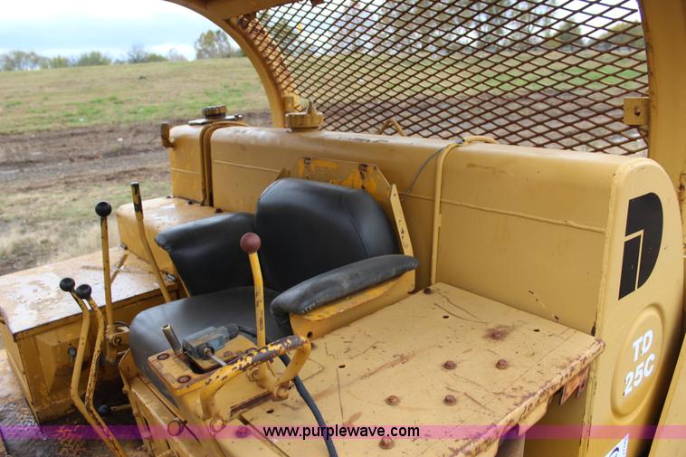 image for item J7749 1968 International TD25C dozer